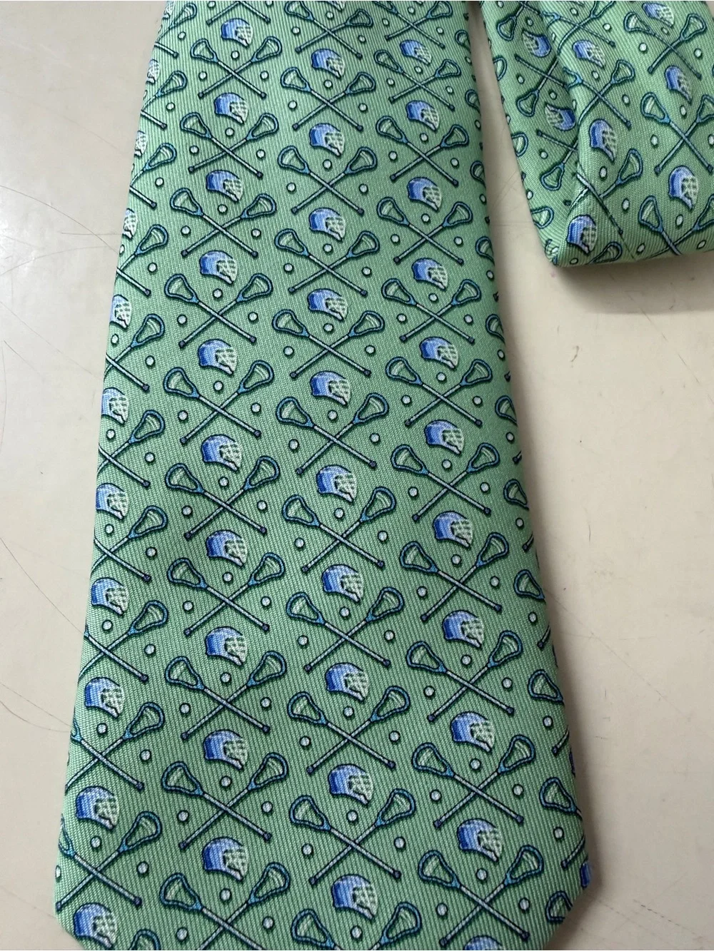 Vineyard Vines Light Green Tie with Blue Accent Pattern